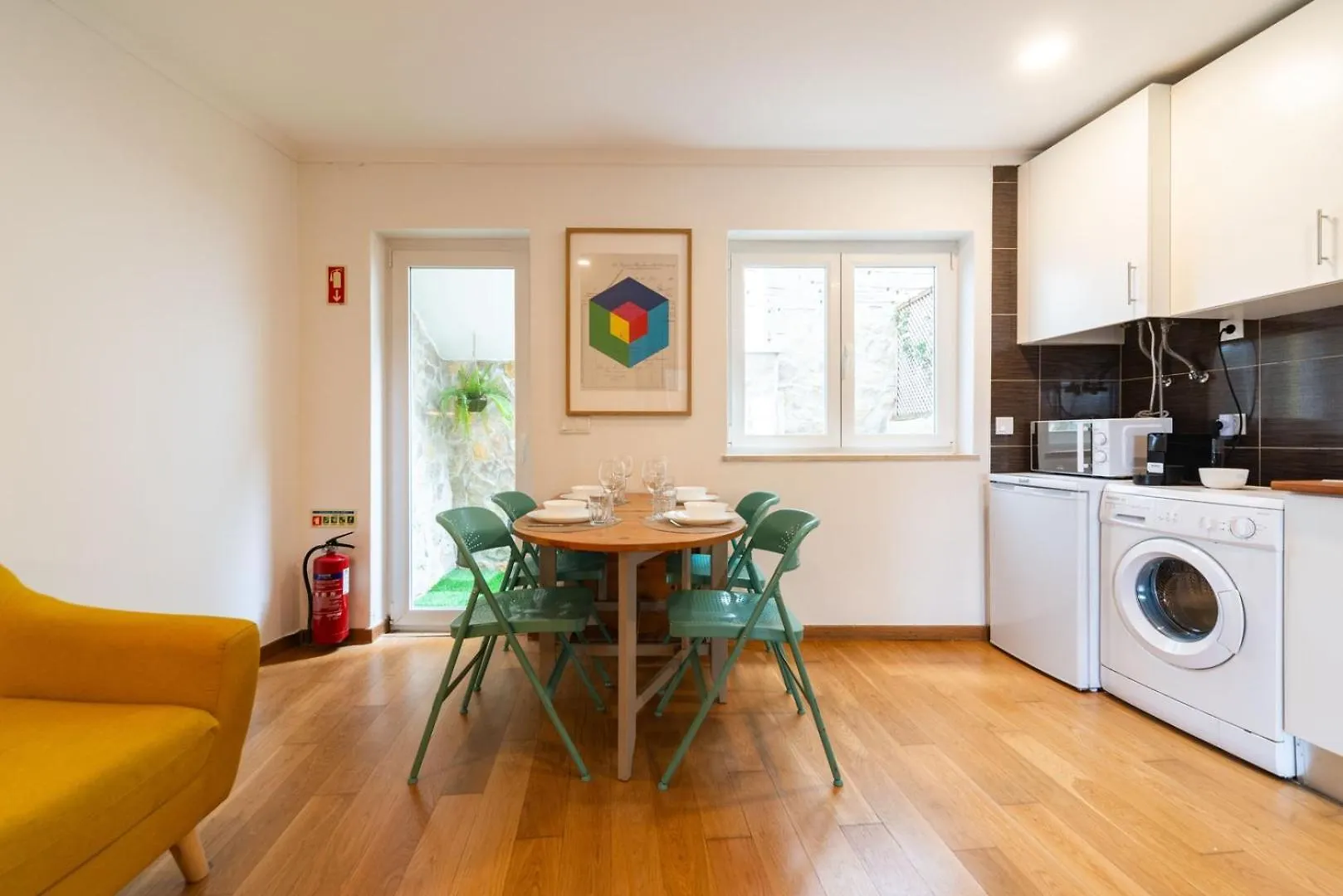 2-Bed Apt With A Charming Terrace At Intendente Lisbona Appartamento