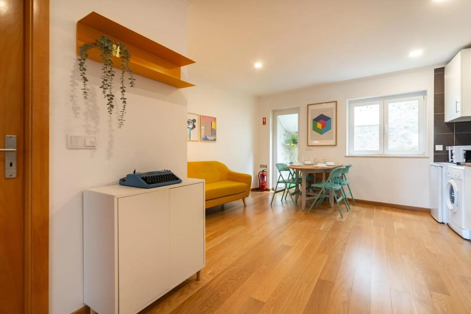 Appartamento 2-Bed Apt With A Charming Terrace At Intendente Lisbona Portogallo