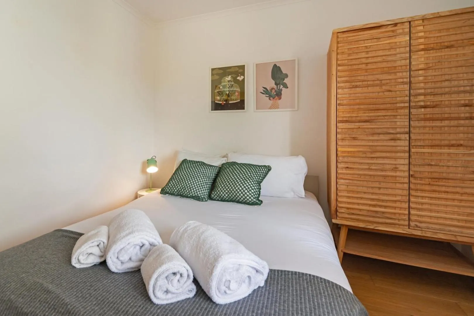 2-Bed Apt With A Charming Terrace At Intendente Lisbona Portogallo