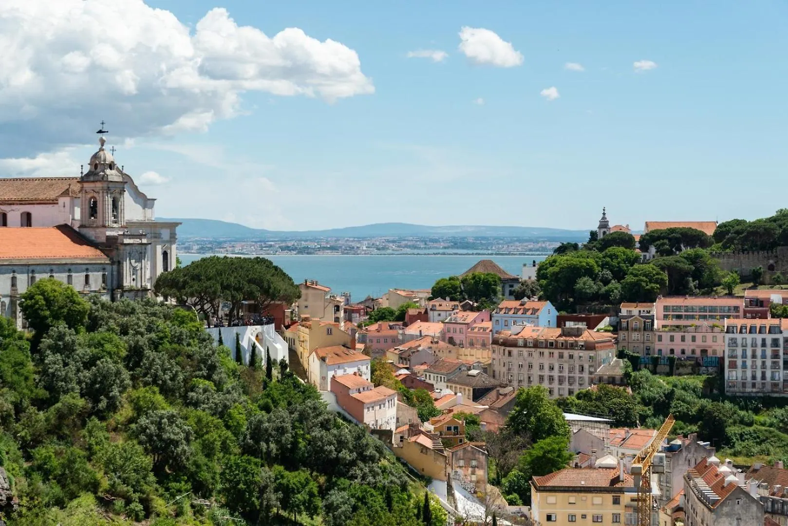 2-Bed Apt With A Charming Terrace At Intendente Lisbona Portogallo