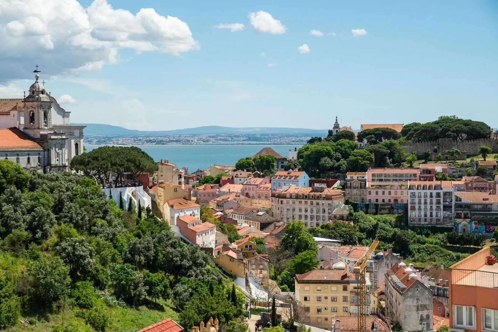 Appartamento 2-Bed Apt With A Charming Terrace At Intendente Lisbona Portogallo