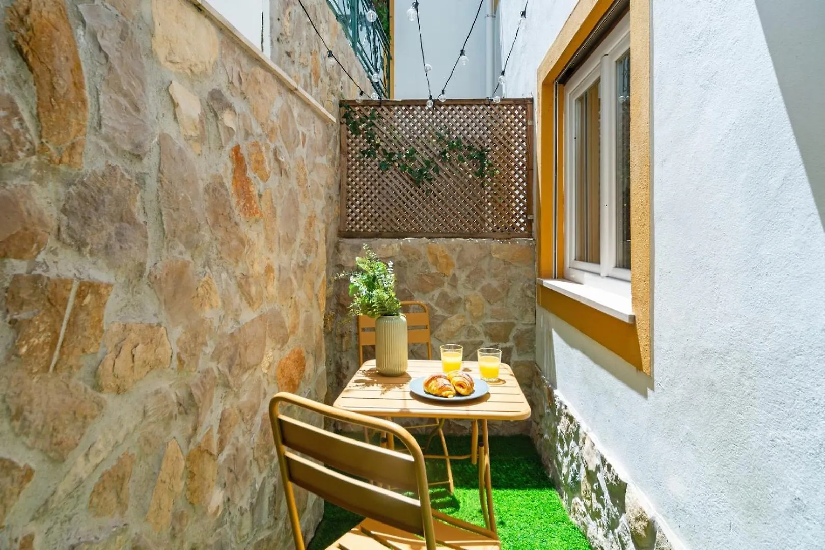 2-Bed Apt With A Charming Terrace At Intendente Lisboa